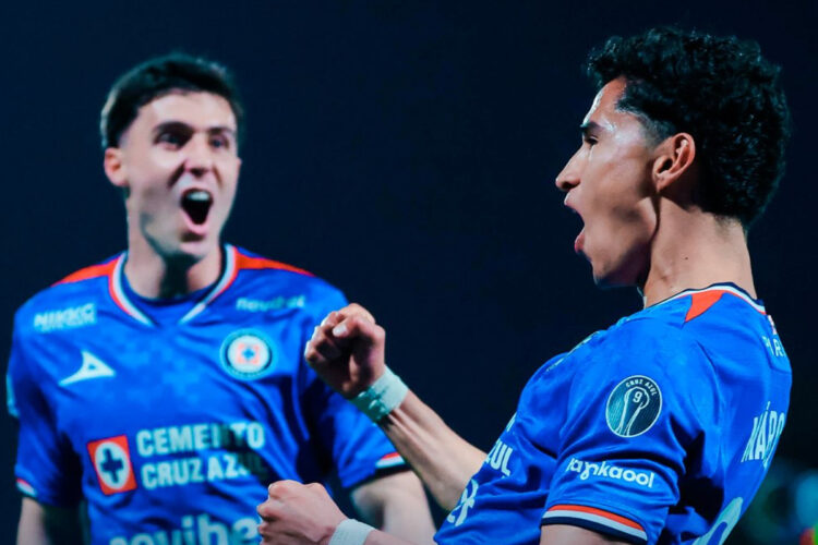 Cruz Azul sigue como líder