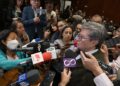 El líder de los diputados de Morena, Ricardo Monreal advierte que el PT tendrá que explicar su cambio de opinión en torno al Plan B de la reforma electoral.