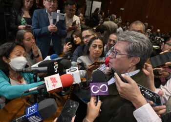 El líder de los diputados de Morena, Ricardo Monreal advierte que el PT tendrá que explicar su cambio de opinión en torno al Plan B de la reforma electoral.