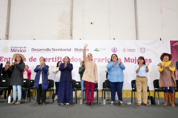“Llegó la hora en que las mujeres del campo sean nombradas. Hoy las reconocemos y lo hacemos también jurídicamente. La tierra también es de las mujeres”, afirmó Brugada.
