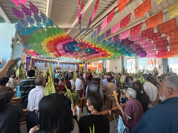 Las calles de México se han llenado de palmas, pero también de un silencio reflexivo… con el Domingo de Ramos inicia la Semana Santa, hoy.