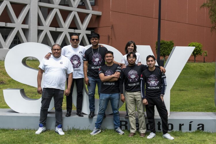 El equipo de robótica MecAxoloTec, de la UAM Lerma.