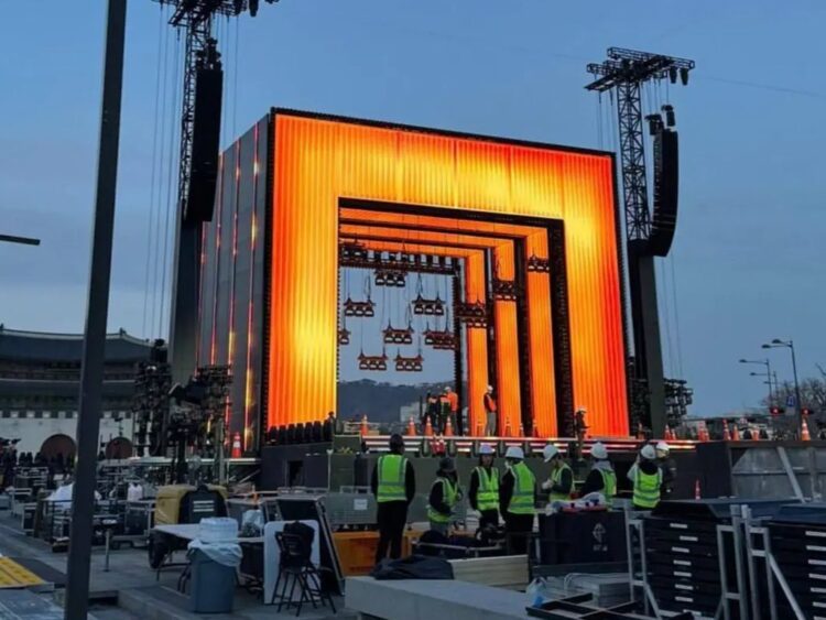 BTS regresa a Seúl bajo un impresionante operativo de seguridad con miles de elementos para garantizar un concierto seguro y masivo. | AMEXI/FOTO: RRSS