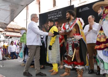 En Uruapan, Michoacán este domingo, las más bellas piezas de la artesanía del estado, unas verdaderas joyas, fueron premiadas  por el gobierno estatal
