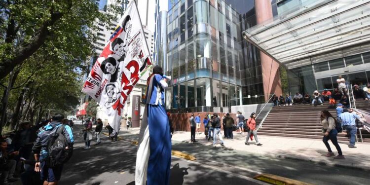 Maestros de la CNTE cierran este viernes jornada de manifestaciones en la CDMX