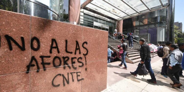 Maestros de la CNTE cierran este viernes jornada de manifestaciones en la CDMX