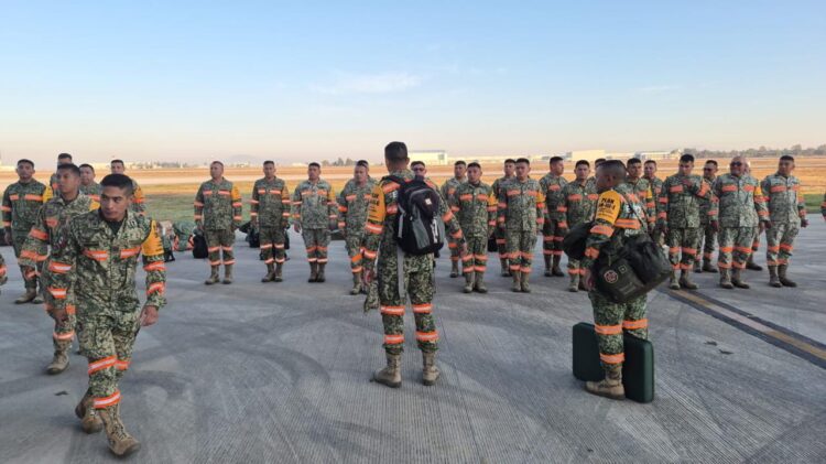 El Gobierno de México intensifica las labores de rescate en la mina Santa Fe, en El Rosario, Sinaloa,. Hay cuatro trabajadores atrapados.