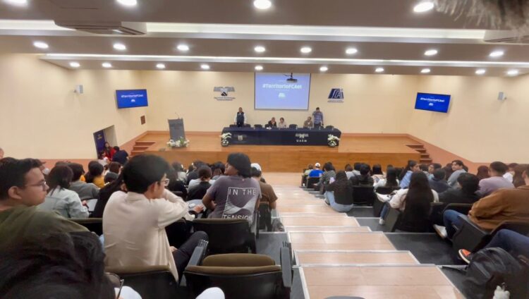 Los padres de la estudiante Kimberly Ramos sostuvieron una reunión privada con autoridades de la Universidad Autónoma del Estado de Morelos (UAEM).