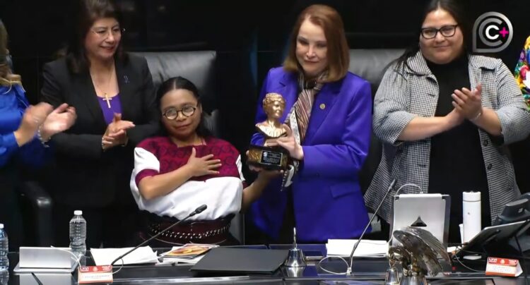 Senado entrega reconocimiento “Elvia Carrillo Puerto” 2025 a Cecilia López Pérez, mujer indígena tsotsil