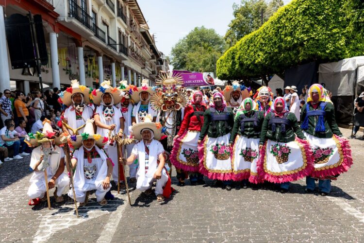 ¿Cómo se vivió el desfile del Tianguis Domingo de Ramos en Uruapan?