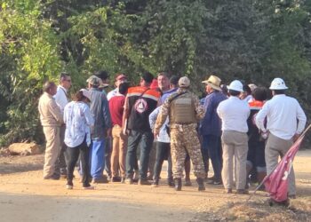 Desde José Azueta, en el estado de Veracruz informan que desde este viernes, pobladores retuvieron a un total de 31 trabajadores de Pemex.