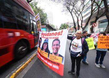 Familias de desaparecidos bloquean Insurgentes Sur durante dos horas y exigen empatía a jueces federales