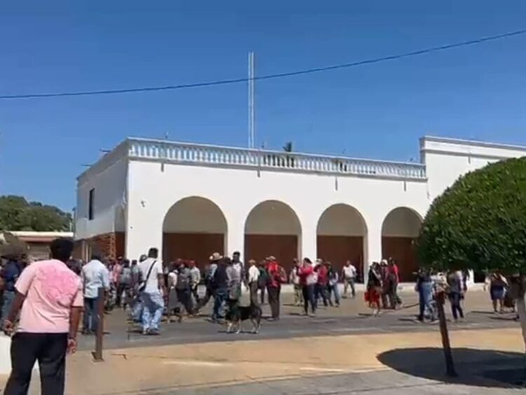 Agencia de Xhibixhuyu toma policía en Ixtaltepec