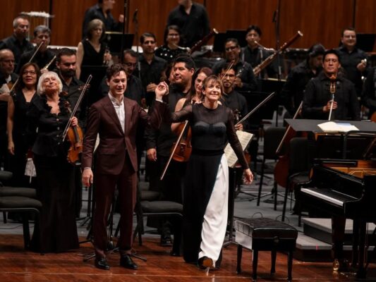 Alondra de la Parra y Thomas Enhco comparten escenario tras una interpretación ovacionada en Bellas Artes. | AMEXI/FOTO: IG @alondradlp