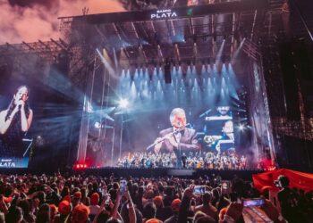 Andrea Bocelli conquista el Zócalo con un concierto masivo acompañado de Ximena Sariñana y Los Ángeles Azules. | AMEXI/FOTO: IG @andreabocelliofficial