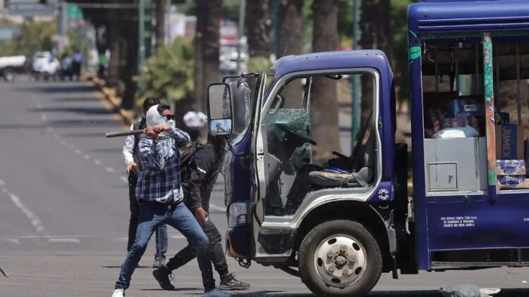 Comuneros protestan en Morelia por hechos de Arantepacua en 2017