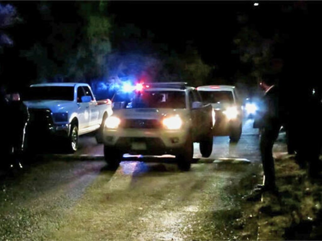 Breves de los Estados del 14 de abril. Atentado en carretera Aquila-Coalcomán deja un perito sin vida y un agente herido.