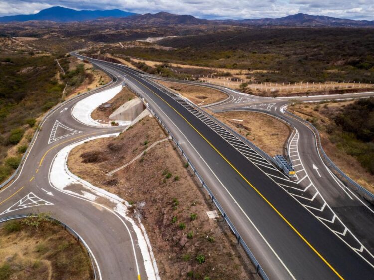 Peaje. Autopista Barranca Larga–Ventanilla, en Oaxaca. AMEXI Foto Gobierno de Oaxaca