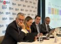 Ejecutivos de BBVA México durante conferencia sobre economía, inversión y seguridad en México.