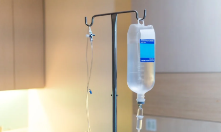 Los sueros vitaminados, ¿realmente funcionan o son un riesgo para la salud?