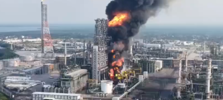 Sheimbaum: controlado y sin lesionados, incendio en Refinería Olmeca