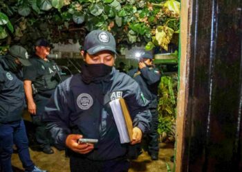 Dos niñas y cuatro jovencitas víctimas de trata fueron rescatadas tras un cateo en un céntrico hotel de la capital oaxaqueña.