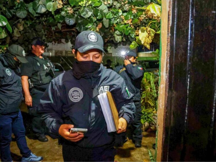 Dos niñas y cuatro jovencitas víctimas de trata fueron rescatadas tras un cateo en un céntrico hotel de la capital oaxaqueña.