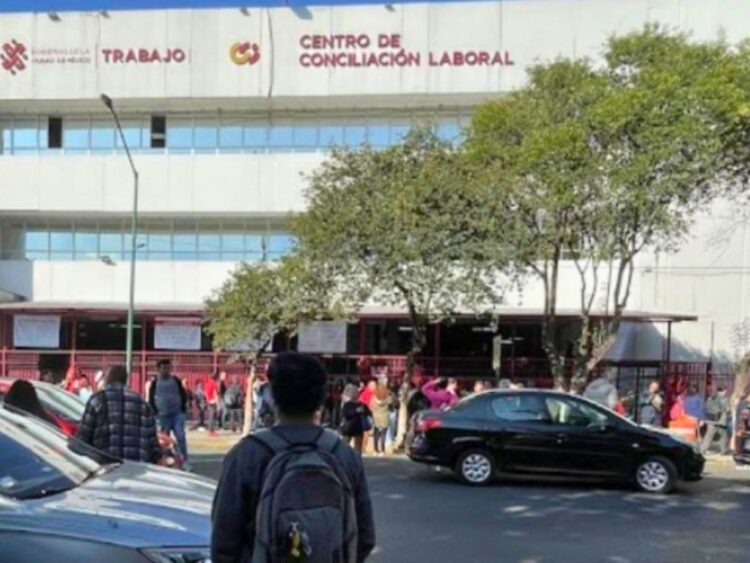 Conciliación laboral en México. Fachada del Centro Federal de Conciliación y Registro Laboral.