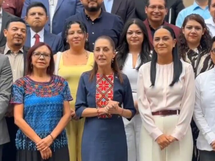 Claudia Sheinbaum, con Leticia Ramírez y Ariadna Montiel. Relevo en Bienestar. AMEXI Captura video X