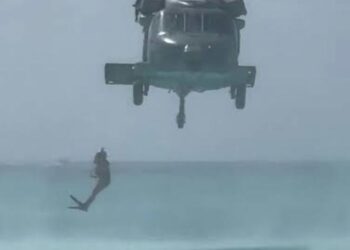 Continúa el operativo para localizar a la joven arrastrada por el mar