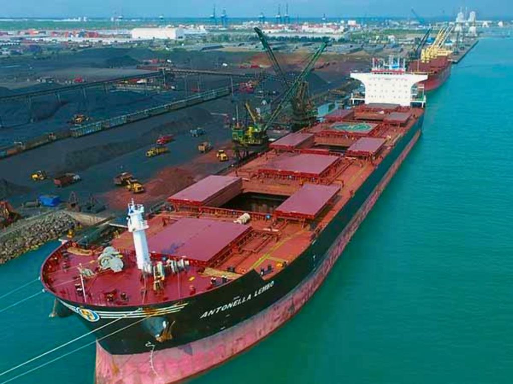 Captura de excontralmirante por huachicol fiscal.