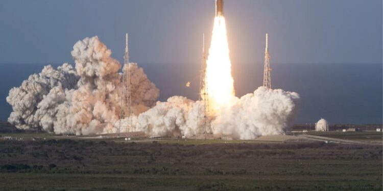 Millones de personas siguieron la transmisión en vivo del despegue de la misión Artemis II, a través de plataformas digitales de la NASA.