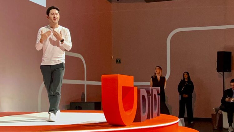 Más de 50% de mexicanos prefiere aplicaciones de movilidad sobre taxis, revela estudio (VIDEOS)