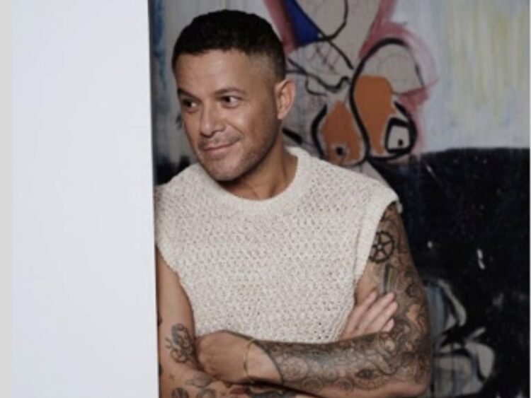 Alejandro Sanz en concierto ante un recinto lleno, en el marco de su gira internacional, mientras impulsa su docuserie en festivales de cine