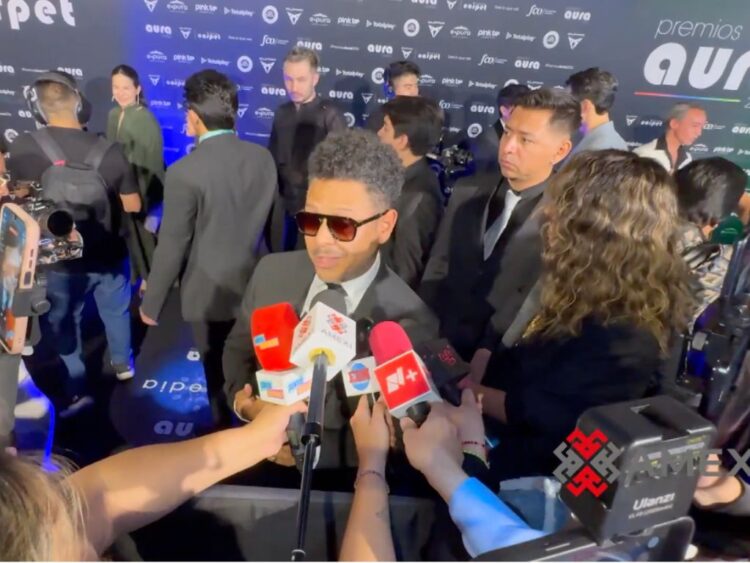 Cantante Kalimba en entrevista, donde anuncia su nueva gira musical y habla de sus próximos proyectos.