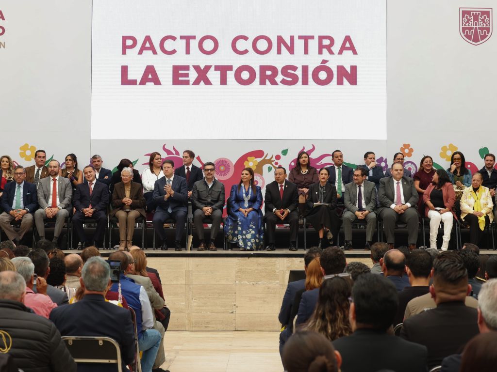 El acto de la firma del Pacto contra la extorsión en la CDMX.