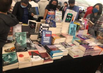 El libro es la única prueba de que el tiempo se puede detener, feliz día a mis libros