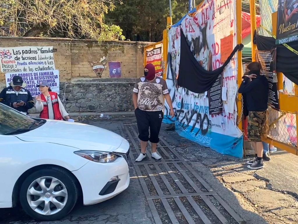 El paro en la UAEM causa estragos.