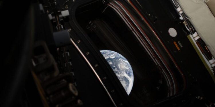 Astronautas enviaron imágenes desde la nave espacial Orión
