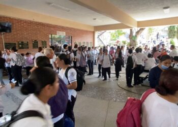Estudiantes recuperan instalaciones de la facultad de Enfermería de la UAEM. AMEXI Foto David Monroy, corresponsal de Morelos