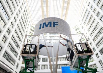 FMI mejora previsión de crecimiento para México a 1.6% en 2026