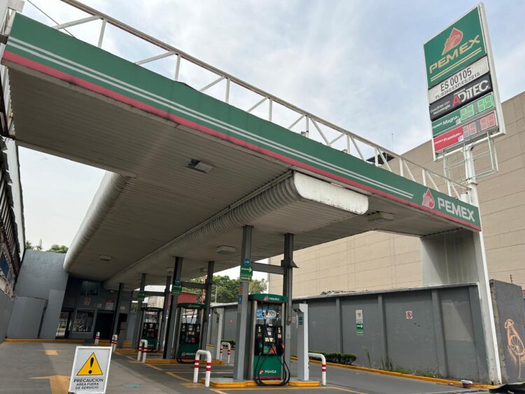 Gobierno fija con gasolineras tope al diésel en 28 pesos