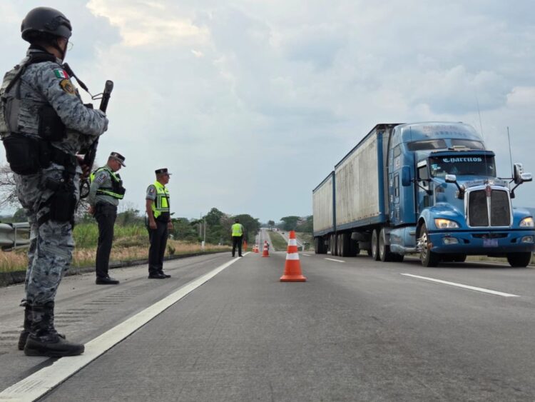 Guardia Nacional intensifica operativos en carreteras de Veracruz