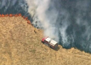 Incendio activa alarmas en el sur de California