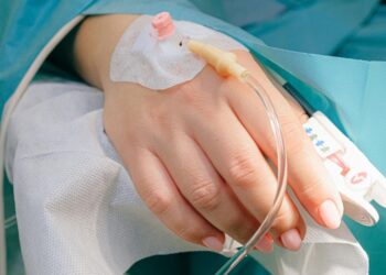 Investigan muertes por sueros vitaminados en Hermosillo