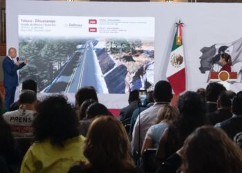 Carreteras. Jesús Antonio Esteva Medina, titular de SICT, explica avance en programa de infraestructura carretera. AMEXI Foto Presidencia