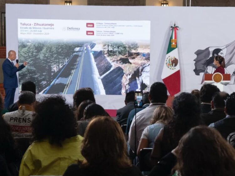 Carreteras. Jesús Antonio Esteva Medina, titular de SICT, explica avance en programa de infraestructura carretera. AMEXI Foto Presidencia