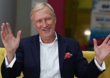 Con décadas en el ring y una voz icónica, Jimmy Lennon Jr. es una de las figuras más reconocidas del boxeo mundial. | AMEXI/FOTO: RRSS