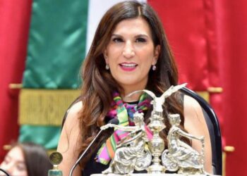 Kenia López. Propuesta crucial.