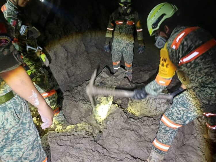 Labores en la mina Santa Fe, len Sinaloa. AMEXI Foto Coordinación Nacional de Protección Civil